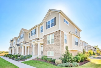 322 Timberleaf Cir, Roselle, IL 60172