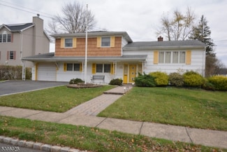 18 Summit Ct, Westfield, NJ 07090