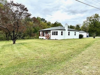 2775 Snipes St, Morganton, NC 28655