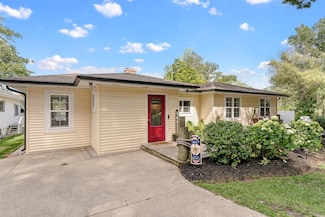 16929 Royal Ln, Spring Lake, MI 49456