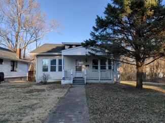 3824 Waco Dr, Saint Louis, MO 63121