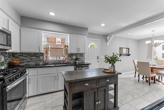 607 Adams St NE, Minneapolis, MN 55413