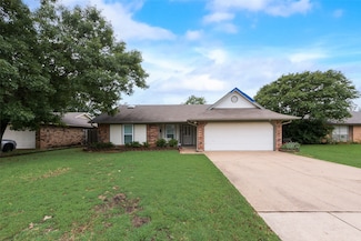 728 Kensington Ln, Mansfield, TX 76063