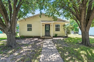 506 E 15th St, Bonham, TX 75418