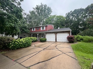 1645 Crestview Dr, Oshkosh, WI 54904