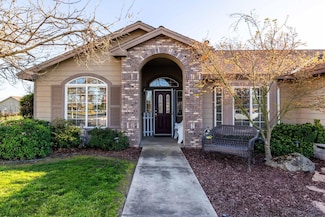 2590 Lingonberry St, Kingsburg, CA 93631