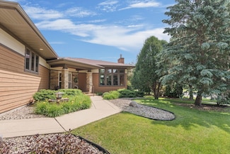 2 Grove Cir, Madison, WI 53719