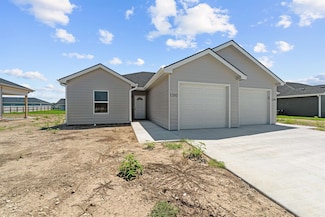 1202 Harbor Dr, Salina, KS 67401