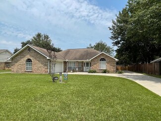 607 Country Club Dr, Picayune, MS 39466