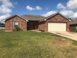1545 Tudor Dr, Moore, OK 73160