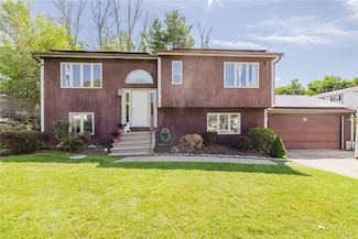 1 Lee Ann Dr, Johnston, RI 02919