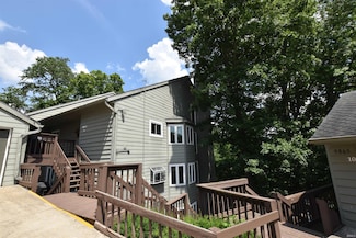 9841 S Harbour Pointe Dr, Bloomington, IN 47401