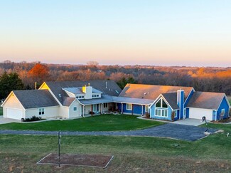 724 E 715 Rd, Lawrence, KS 66047