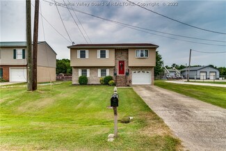2353 Virginia Ave, Hurricane, WV 25526