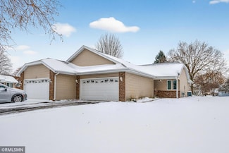 9 Oak Leaf Ln, Circle Pines, MN 55014