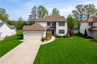 28620 Glen Hollow Ln, Olmsted Falls, OH 44138