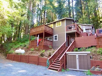 17410 Park Ave, Guerneville, CA 95446