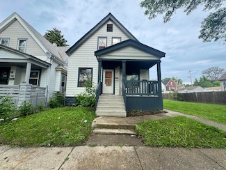 2768 N 34th St, Milwaukee, WI 53210