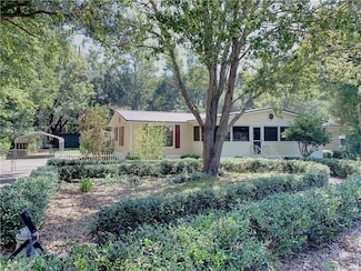 907 Oak St, Darien, GA 31305