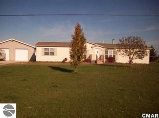 4829 E Pleasant Valley Rd, Shepherd, MI 48883