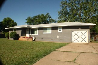701 N 11th St, Perry, OK 73077