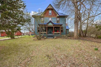 3009 Hoosier Creek Rd NE, Cedar Rapids, IA 52404