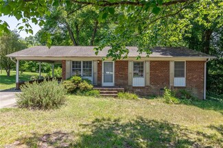 342 Greentree Dr, Lexington, NC 27295
