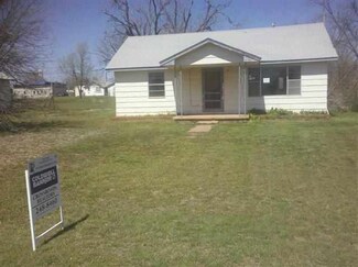 213 W Oliver St, Sterling, OK 73567