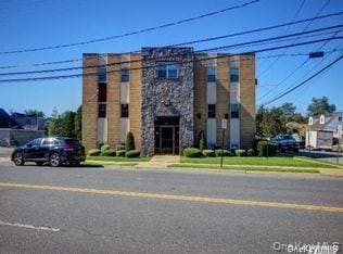 196 Hamilton Ave Unit 2, Massapequa, NY 11758