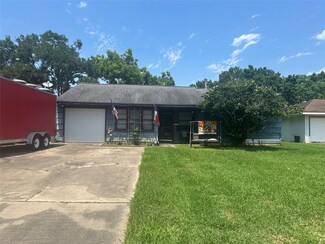 113 Laurel St, Lake Jackson, TX 77566