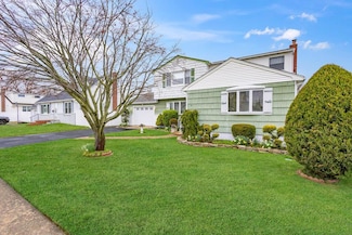 345 N Wisconsin Ave, Massapequa, NY 11758