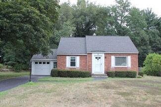 11 Harlau Dr, Schenectady, NY 12302