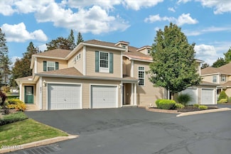 202 Royale Ct, Troy, NY 12180