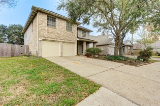 1635 Pebble Banks Ln, Seabrook, TX 77586
