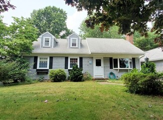 3 Rowley Ln, South Dartmouth, MA 02748