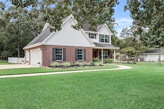 447 Pinemont Dr, Sour Lake, TX 77659