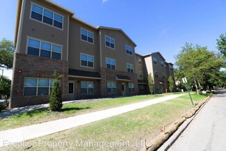 923 Thurston St, Manhattan, KS 66502