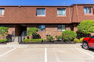 38554 Lanse Creuse St, Harrison Township, MI 48045