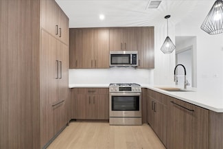 921 Madison St Unit 607, Hoboken, NJ 07030