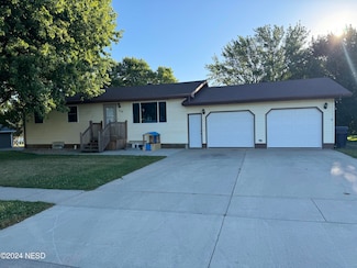 316 27th St NW, Watertown, SD 57201