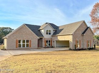 39 Poplar Ln, Holly Springs, MS 38635
