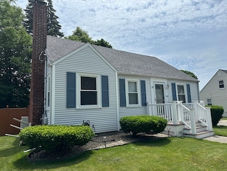 110 Holyoke St, Lynn, MA 01905