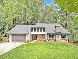 2435 Roxburgh Dr, Roswell, GA 30076