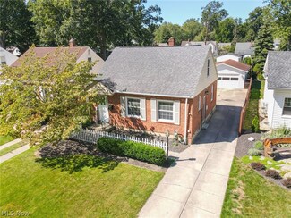 512 Huntmere Dr, Bay Village, OH 44140