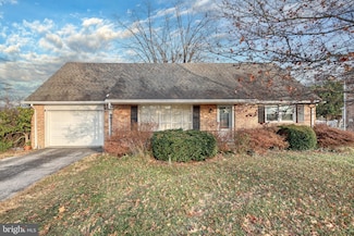 385 Edgewood Rd, York, PA 17402