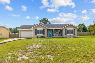 110 Avon Dr, Hubert, NC 28539
