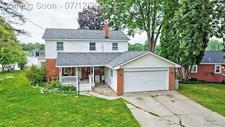 1962 Lake Pointe Dr, Ortonville, MI 48462