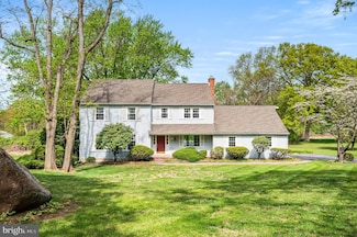 1050 Powderhorn Dr, Glen Mills, PA 19342
