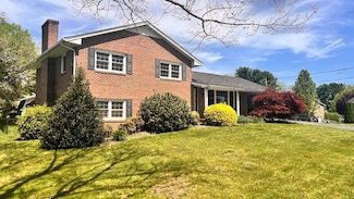 690 Mountain View Dr, Wytheville, VA 24382