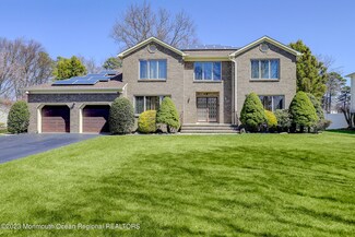28 Mohawk Ln, Manalapan, NJ 07726